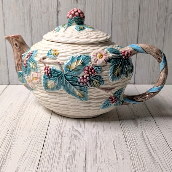 The Haldon Group Vintage Embossed Basket-weave Blackberry Floral Tea Pot - Picture 2 of 9